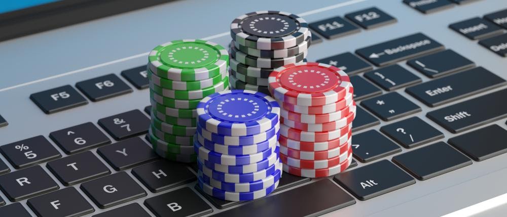 piles de jetons sur un clavier